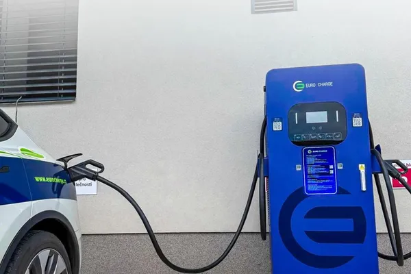 Rychlonabíjecí stanice DC EURO CHARGE u firmy GENERI BIOTECH v Hradci Králové
