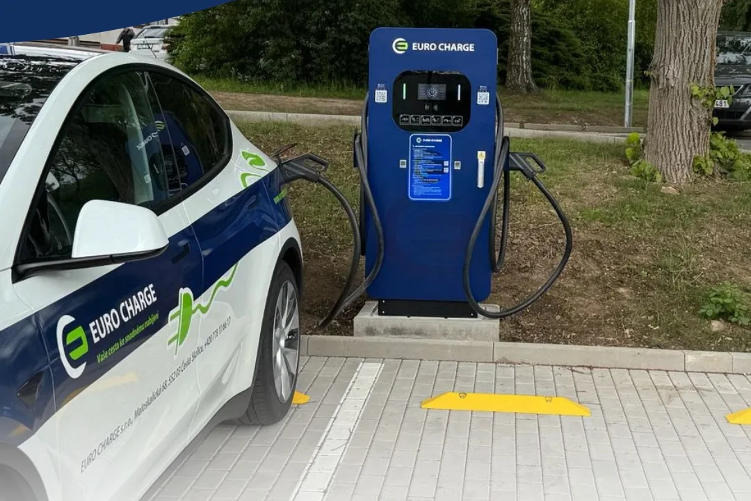 Nabíjecí stanice EURO CHARGE u firmy Kamat v Novém Městě nad Metují