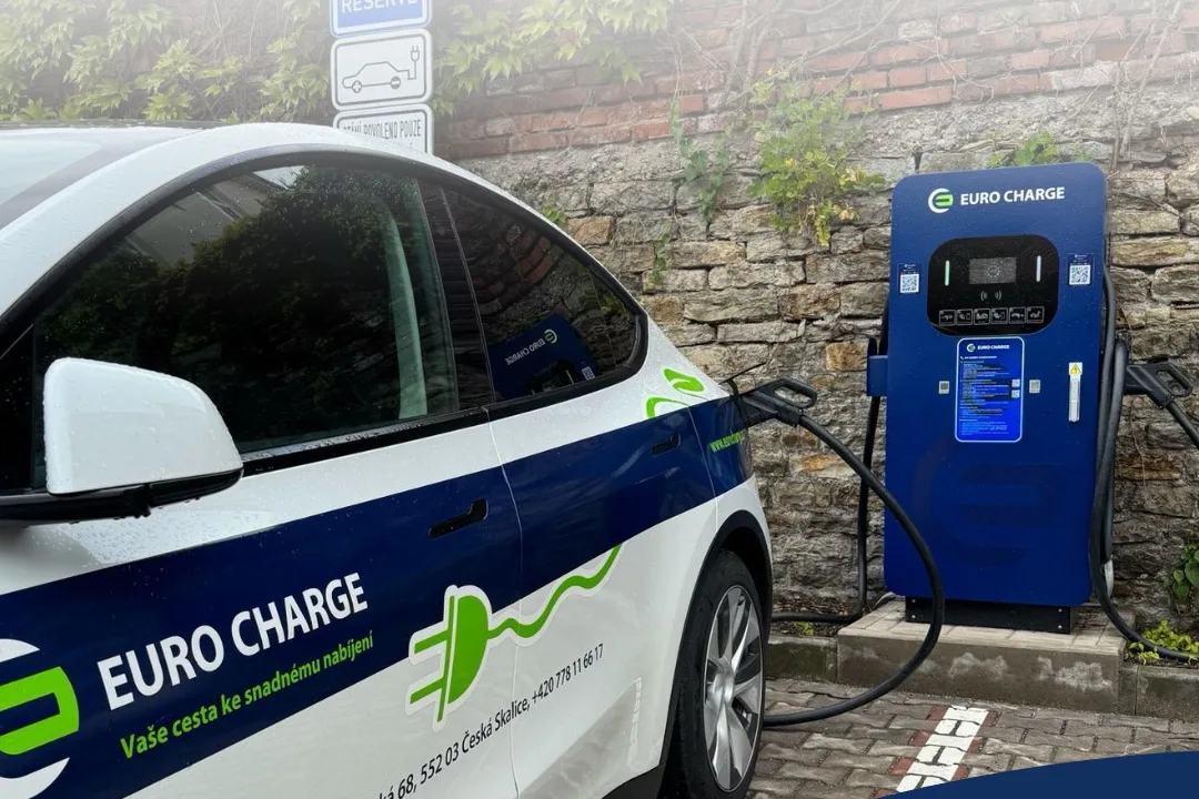 Stanice DC EURO CHARGE u městského úřadu v Novém Městě nad Metují