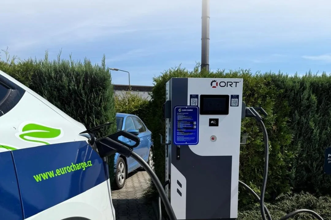 Nabíjecí stanice EURO CHARGE u ORT Nový Bydžov v Červeněvsi