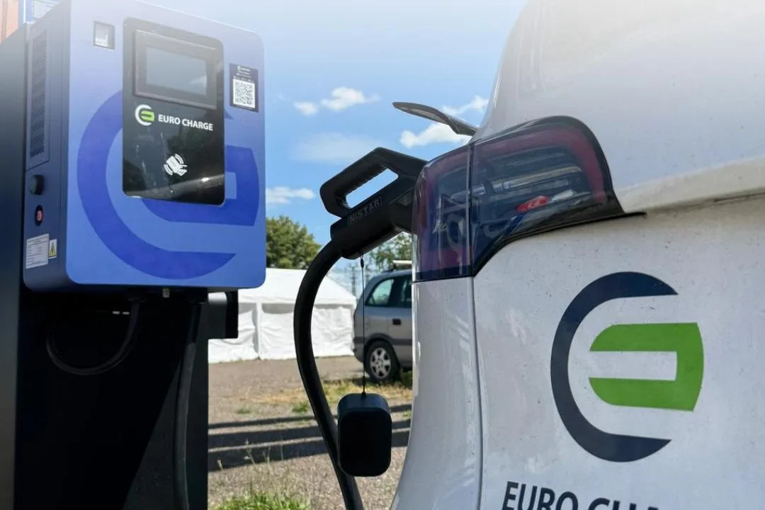 Rychlonabíjecí stanice DC EURO CHARGE u firmy PEN v Pardubicích