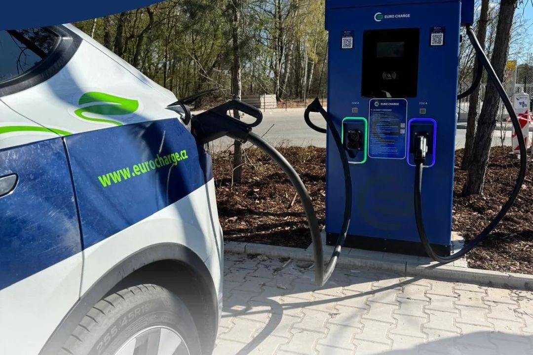 Rychlonabíjecí stanice DC+ EURO CHARGE ve WLC Parku Březhrad v Hradci Králové