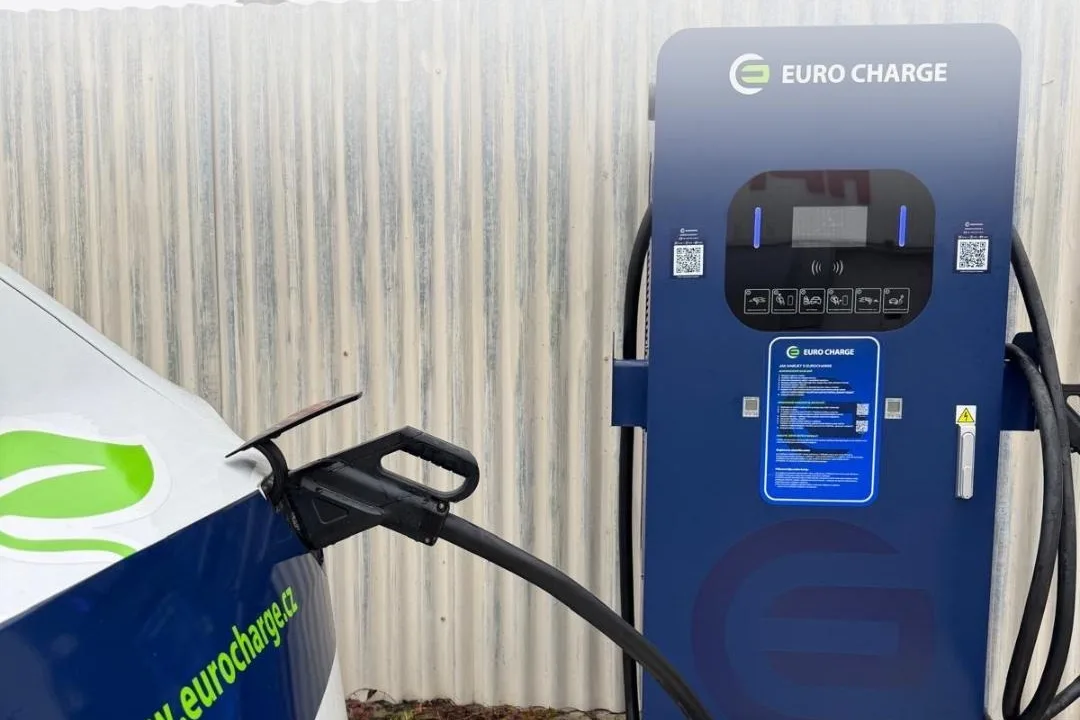 Rychlonabíjecí stanice DC EURO CHARGE ve WLC Parku v Hradci Králové